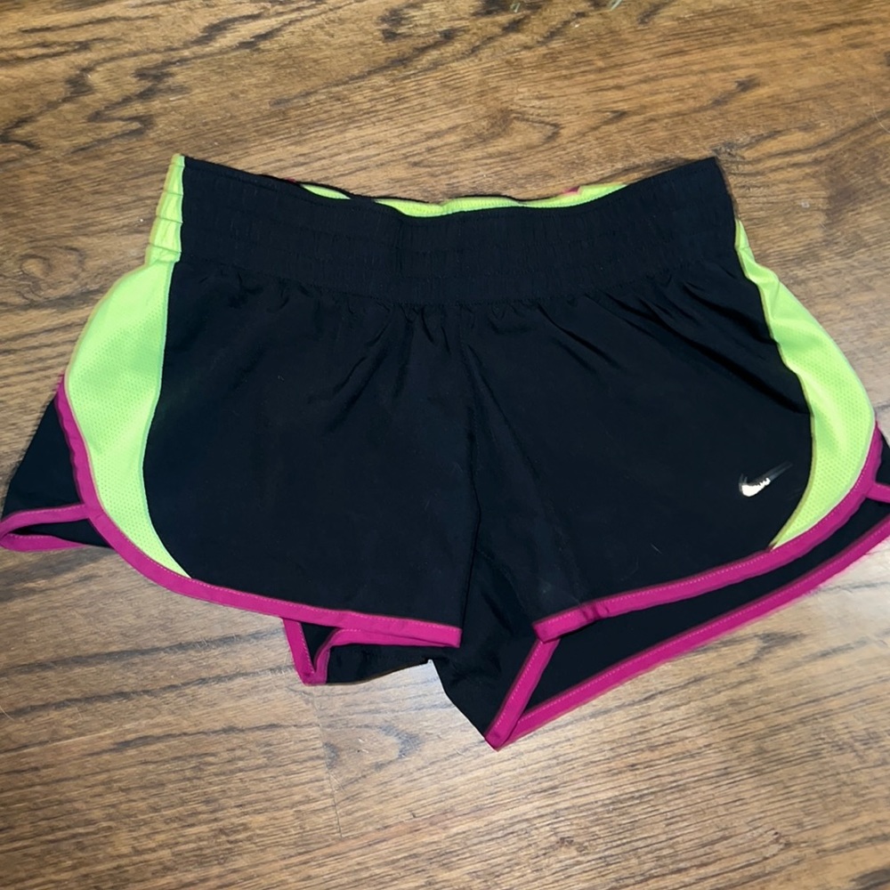 womens nike shorts size small